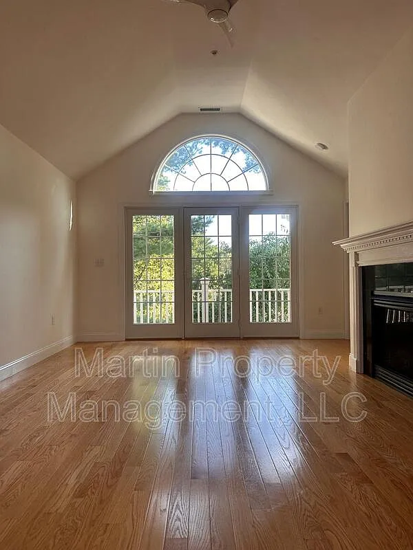 2 bed, 2.0 bath, 1076 sqft, $3,100 — Photo 3