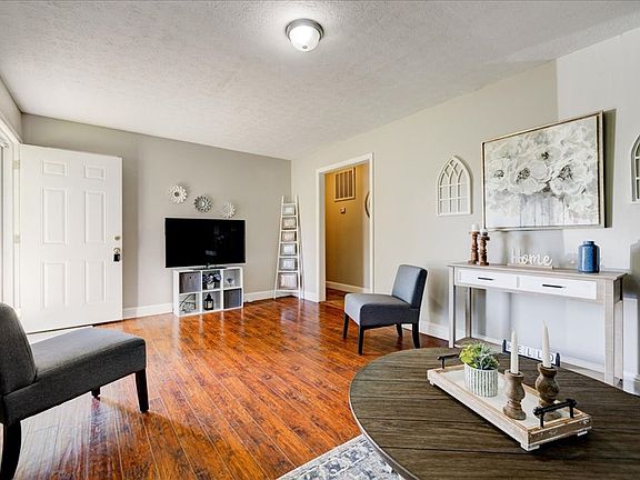 3rd image of 936 W Center St