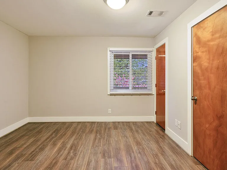 195 Powell St SE #10 — Photo 13