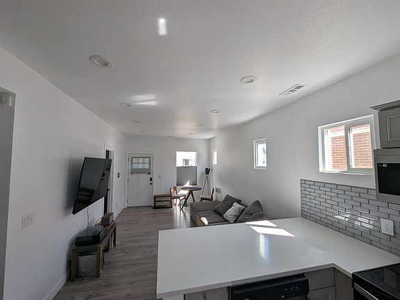 5th image of 173 Inca St