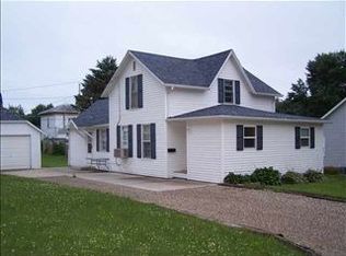 413 5th St, Traer, IA 50675