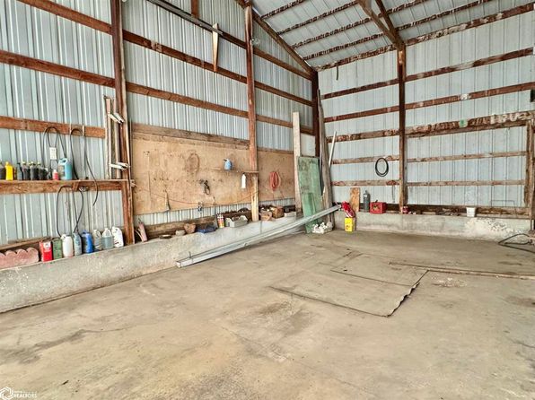 303 S Grant St, Cantril, IA 52542