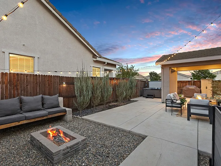800 Daggerwing Ct — Photo 47