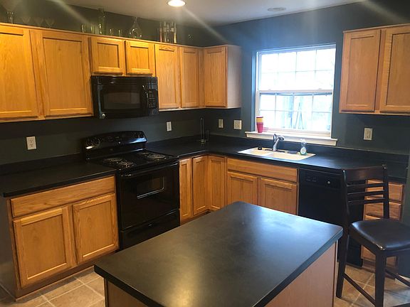 5th image of 3296 Queens Ln
