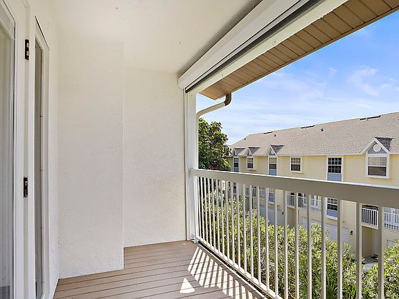 3rd image of 371 Madeira Cir