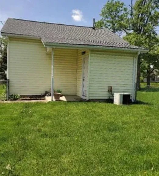 2744 Dwight Ave — Photo 3