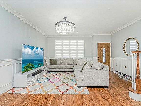 3rd image of 49 Llewellyn Pl