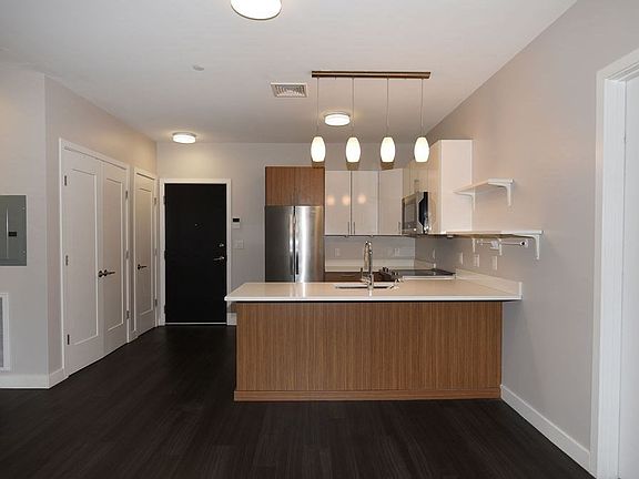3rd image of 999 Hancock St Unit 505