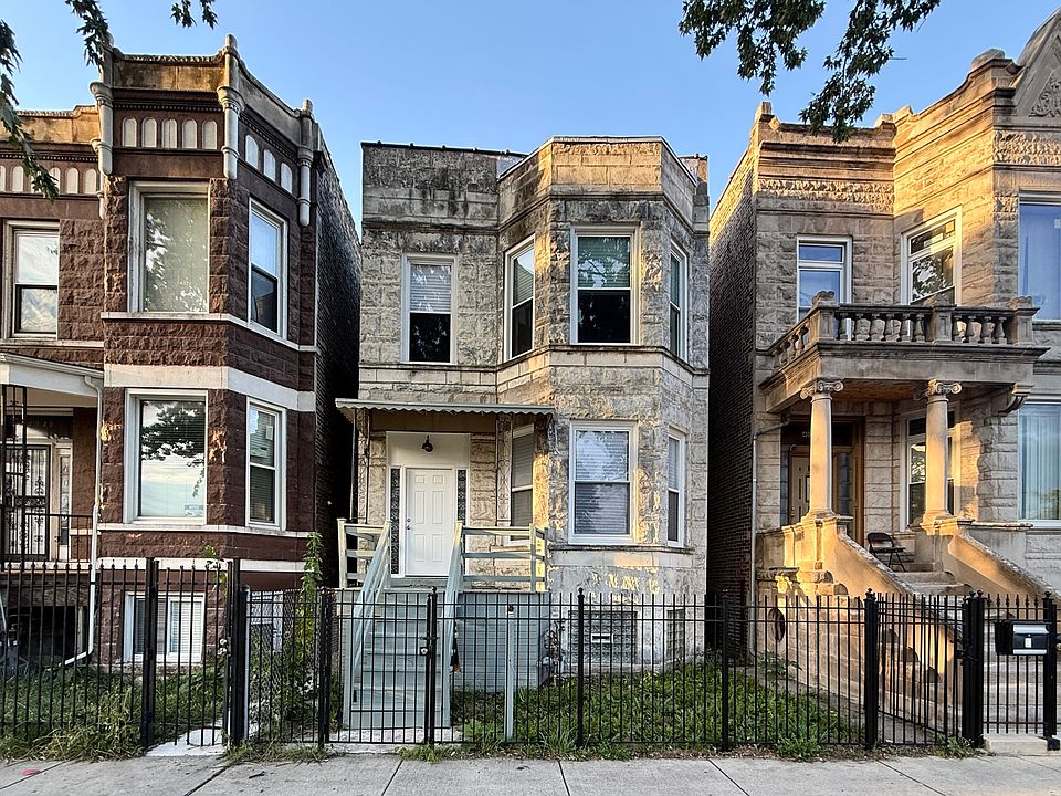 1st image of 4038 W Congress Pkwy