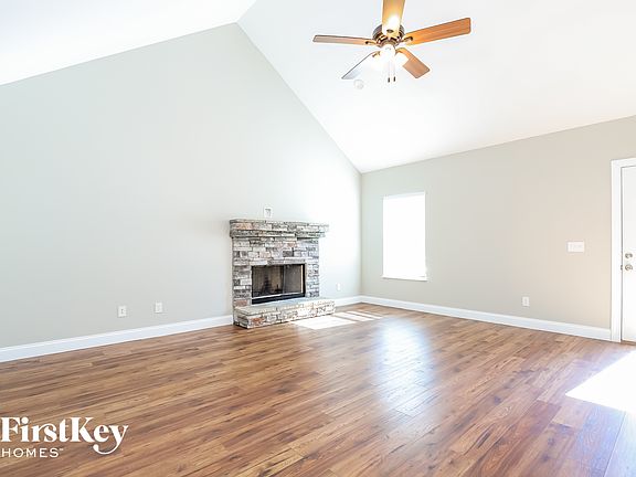 3rd image of 17 Baker St