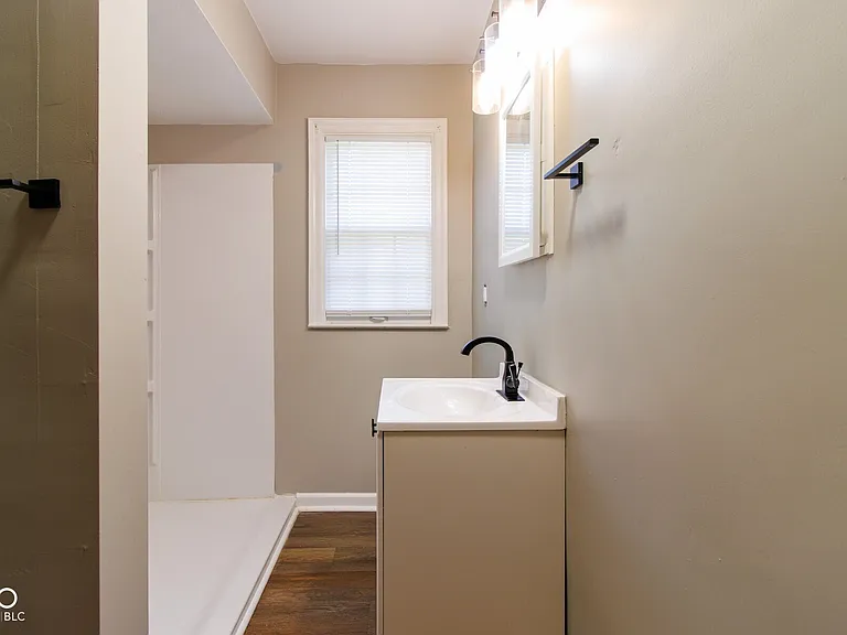 6149 Broadway St — Photo 15
