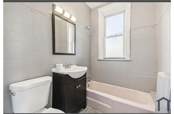 Building Photo - 10507 S Forest Ave #3