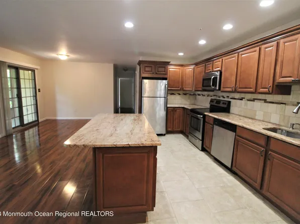 39 Meadow Green Circle #F, Manalapan, NJ 07726