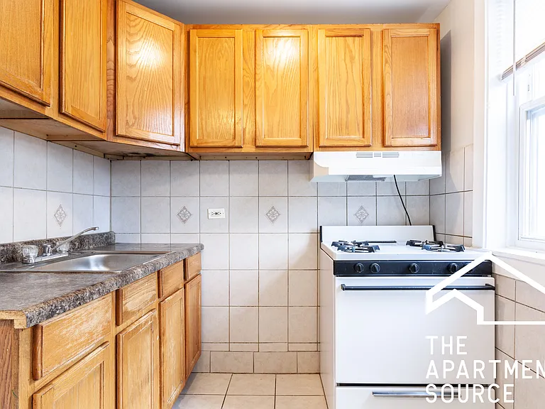 7460 N Ashland Ave #1 — Photo 2