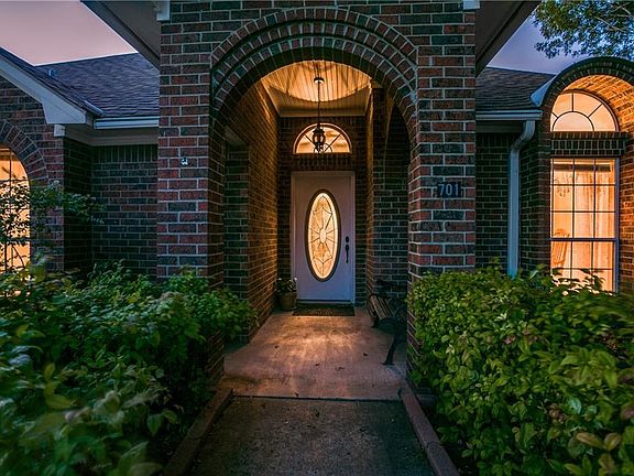 3rd image of 701 Heather Knoll Dr