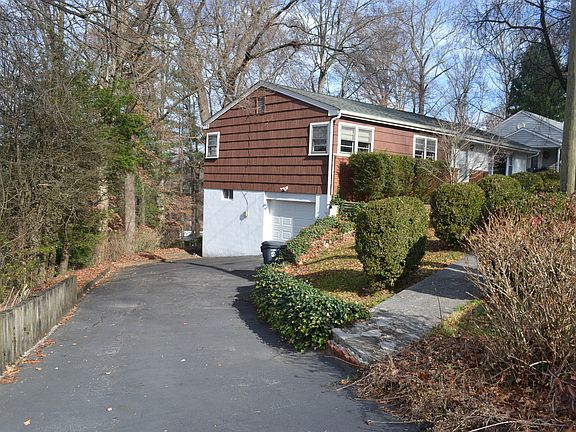 2nd image of 901 Beechwood Dr