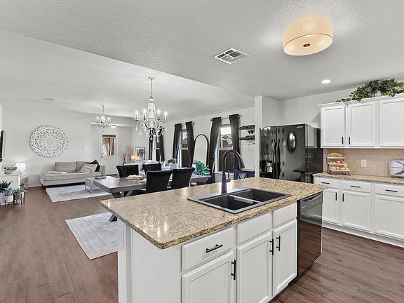 4th image of 1609 Meadow Creek Dr