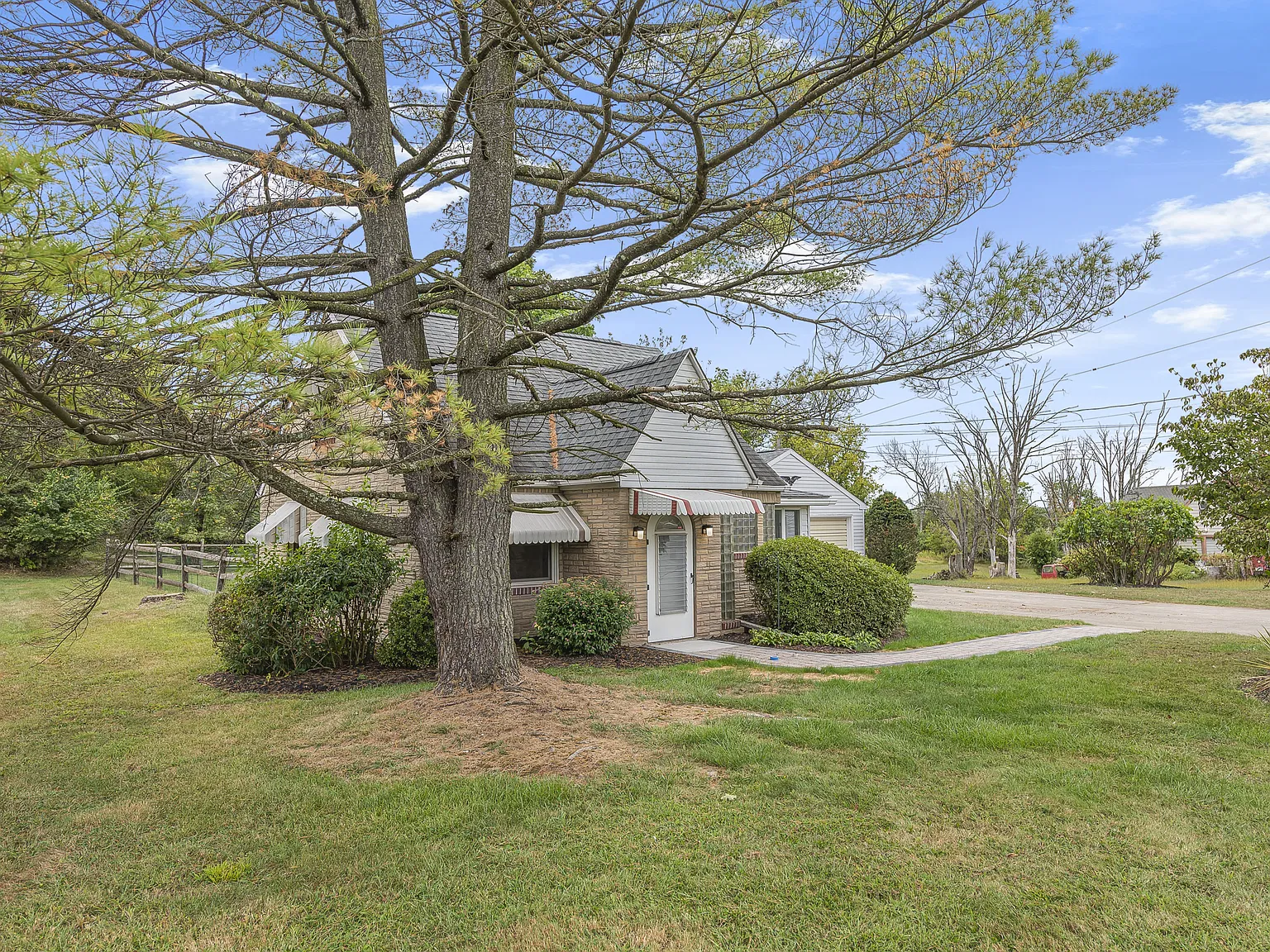 3 bed, 2.5 bath, 1498 sqft, $2,495 — Photo 3