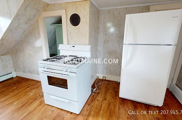 445 Main St #B — Photo 2