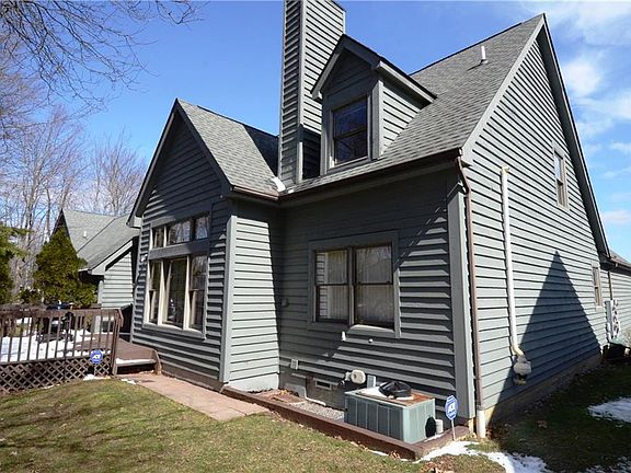 3rd image of 9079 Woodcrest Dr