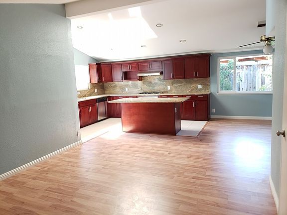 3rd image of 13450 Ward Way
