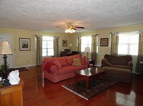 4th image of 3305 Lita Dr