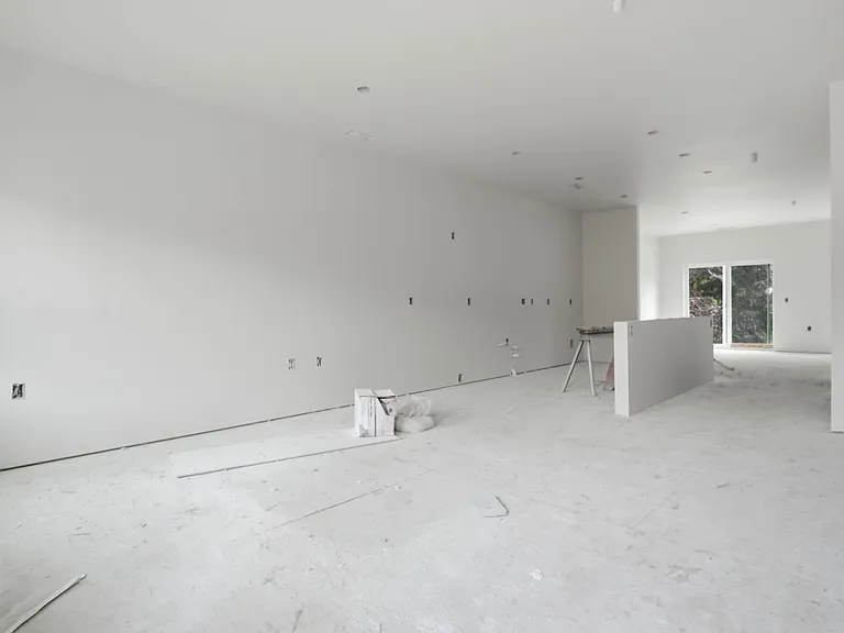 115 Kettle Moraine Dr S — Photo 6