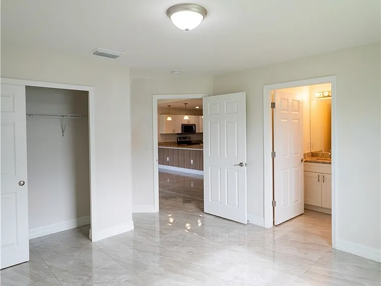 941 Jaguar Blvd — Photo 8