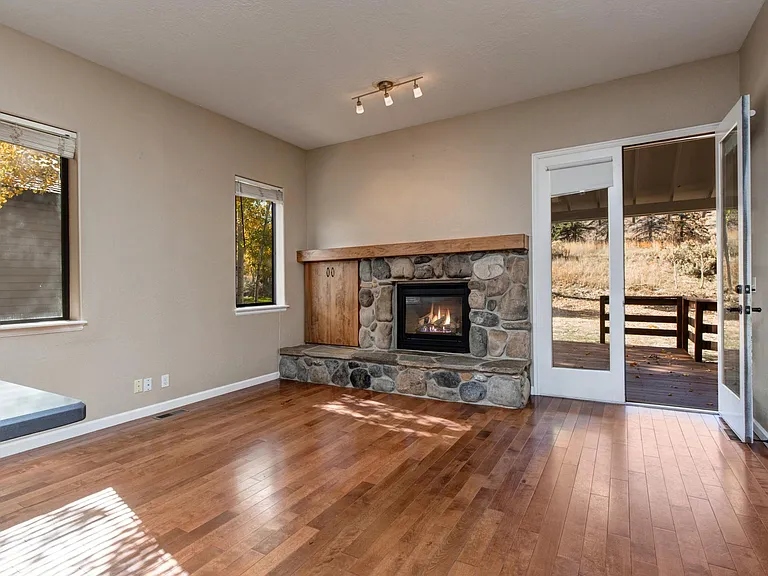 1656 W Silver Springs Rd — Photo 22