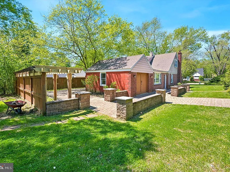 624 Cresson Ln — Photo 22