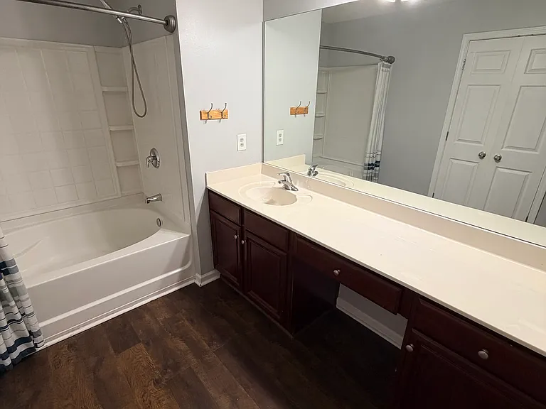 114 Creighton Ln — Photo 43