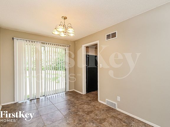 3rd image of 9313 Richmond Ave