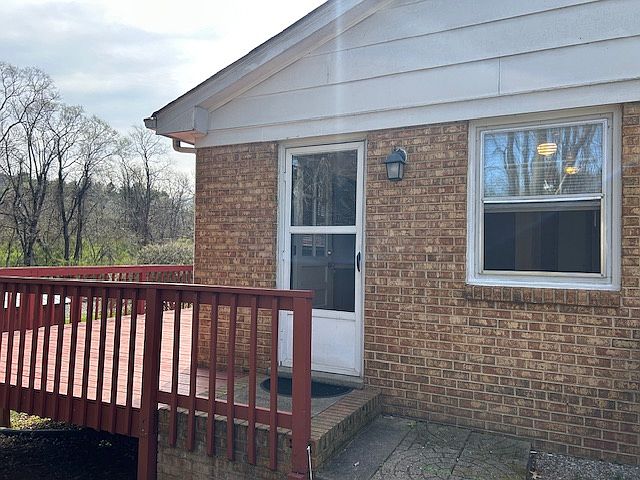 Side entry from driveway and deck