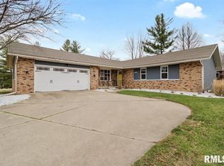 2833 Crown Point, Springfield, IL 62704