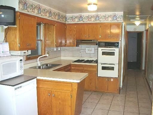 2nd image of 5900 W 89th Pl