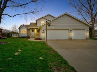 1249 Southview Dr, Faribault, MN 55021