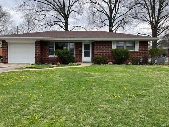 116 Columbus Dr, Belleville, IL 62226