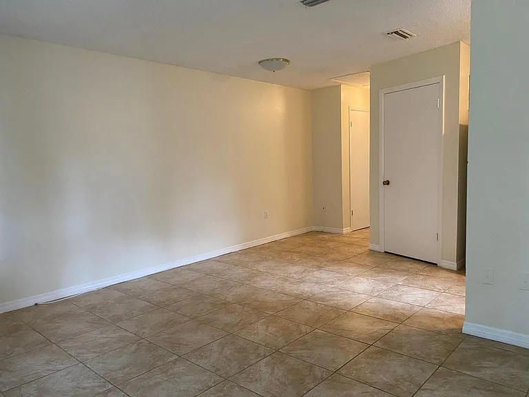 10320 Usher St — Photo 5