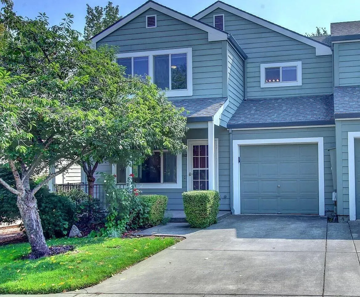 3 bed, 2.5 bath, 1361 sqft, $2,199 — Photo 1
