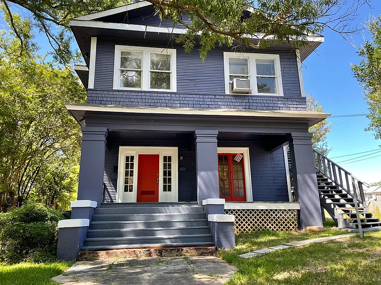820 College St — Photo 1