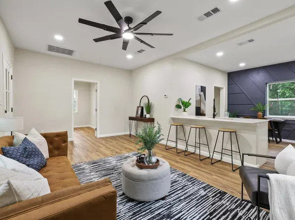 207 Pecan St, Whitesboro, TX 76273