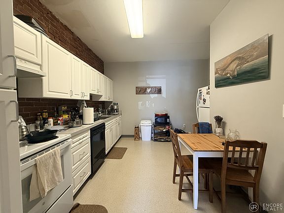 2nd image of 15 Stearns Rd APT 1