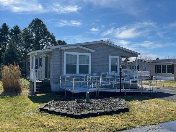 441 Snowbury St, Erie, PA 16509