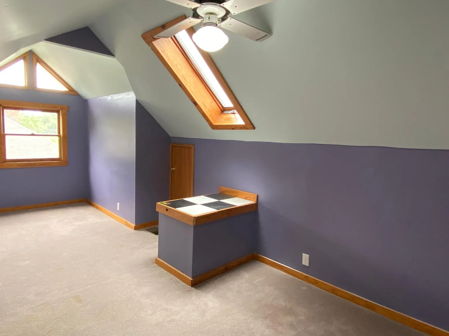 5 bed, 2365 sqft, $4,550 — Photo 2