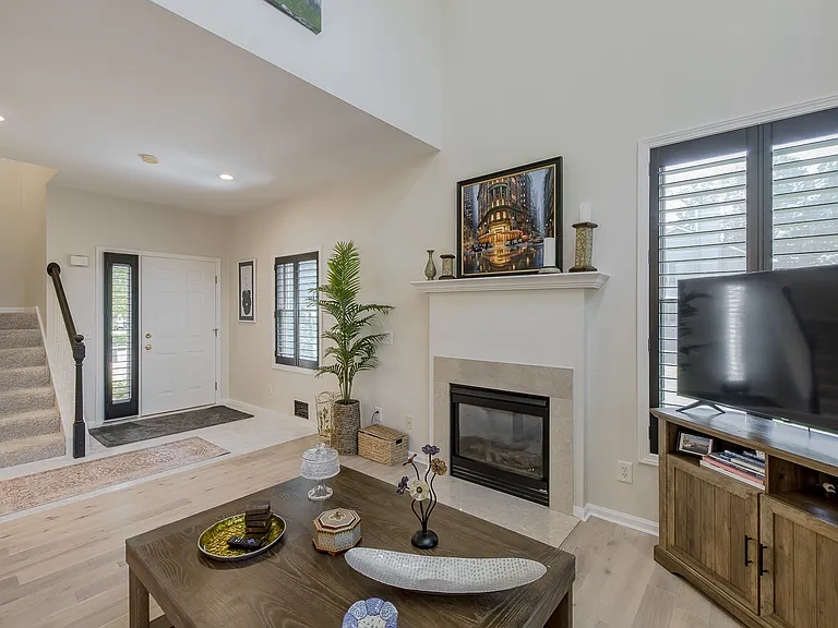 300 Stratford Ln #300 — Photo 39