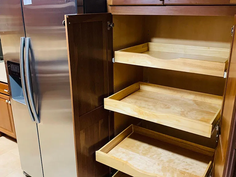 all lower cabinets have pull outs