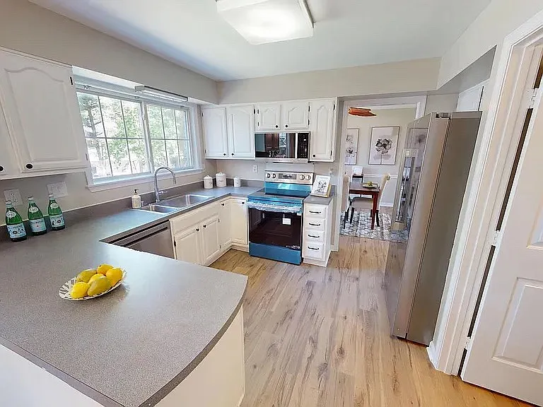 10384 Chamberlin Ct E — Photo 3