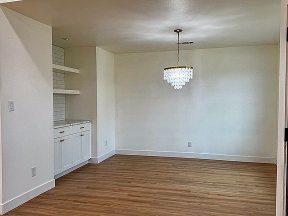 3rd image of 409 Avenue R