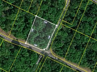 200 Pocono Dr, Gouldsboro, PA 18424