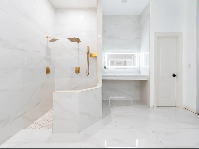 585 E Chesapeake Cir — Photo 30